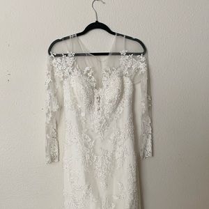 Wedding Dress, fits size 4-6 women!